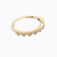 18K Gold Round Brilliant Diamond Charming Solitaire Ring