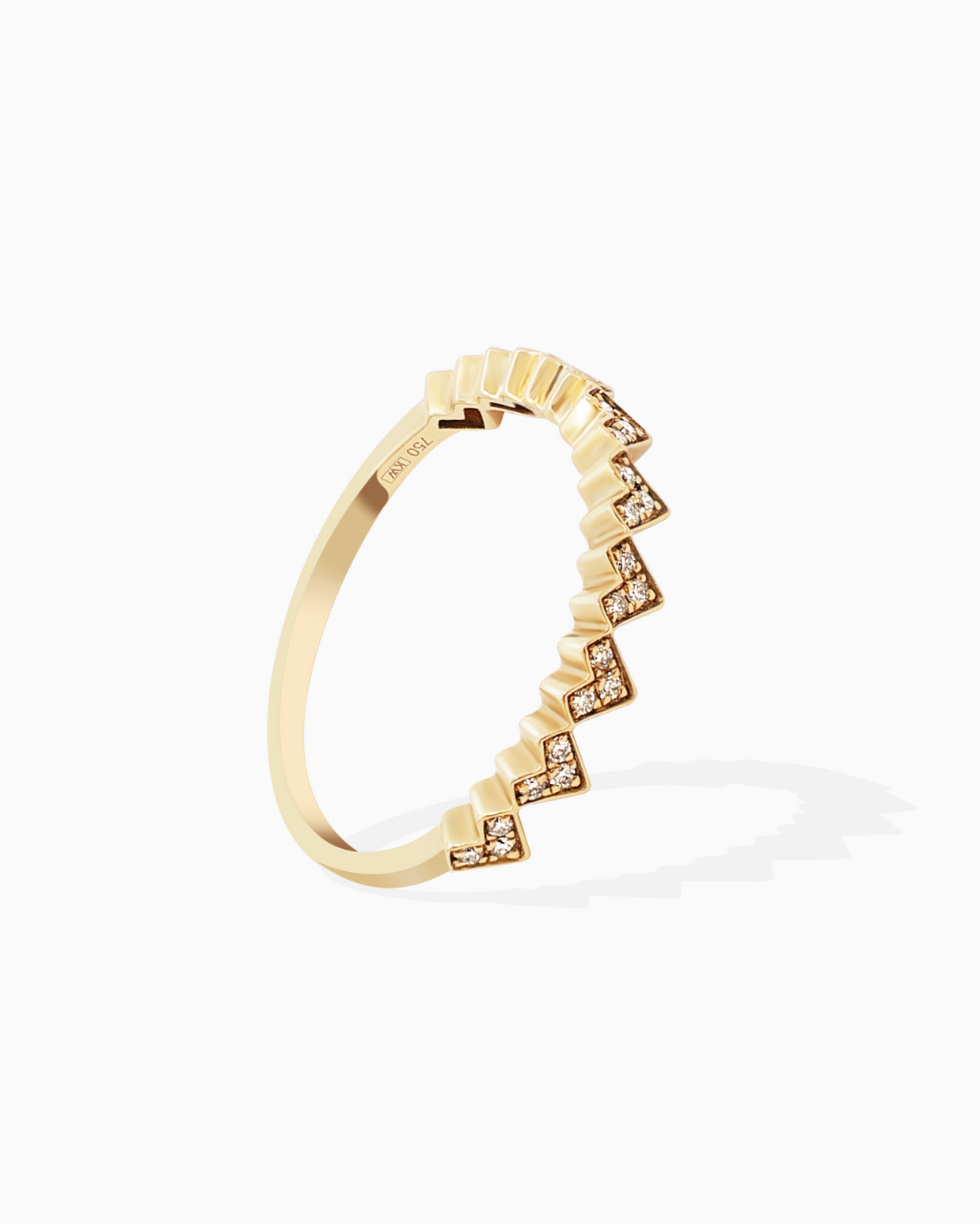 18K Gold Round Brilliant Diamond Charming Solitaire Ring
