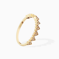 18K Gold Round Brilliant Diamond Charming Solitaire Ring