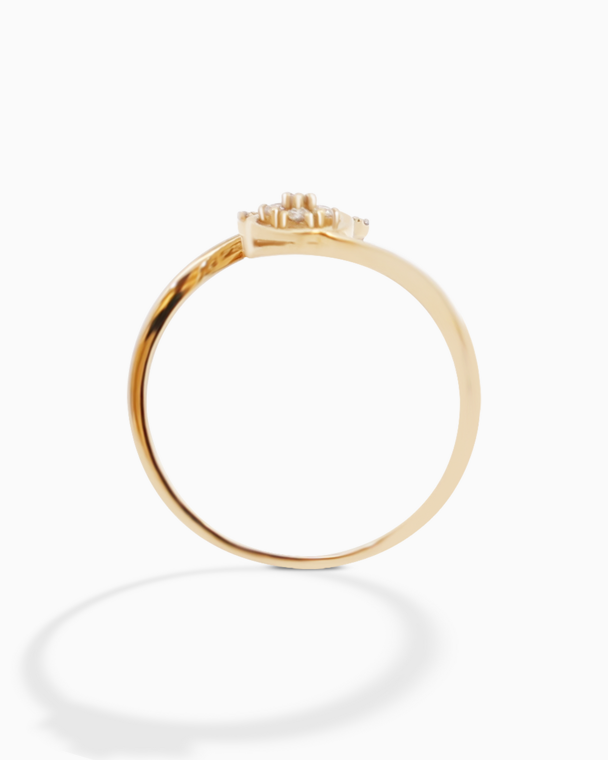 18K Gold Round Brilliant Diamond Delicate Solitaire Ring