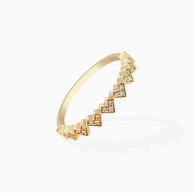 18K Gold Round Brilliant Diamond Charming Solitaire Ring