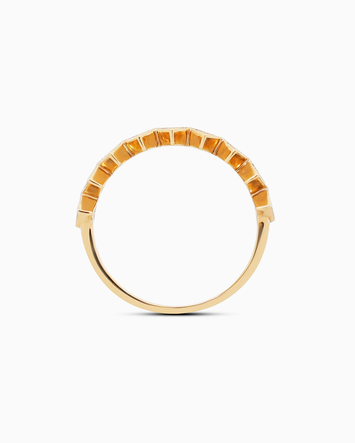 18K Gold Round Brilliant Diamond Charming Solitaire Ring