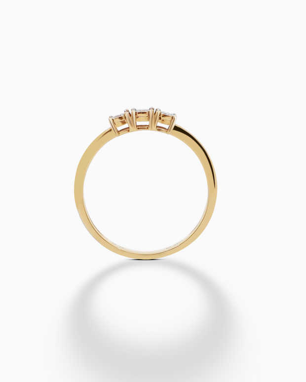 18K Gold Round Brilliant Diamond Graceful Solitaire Ring