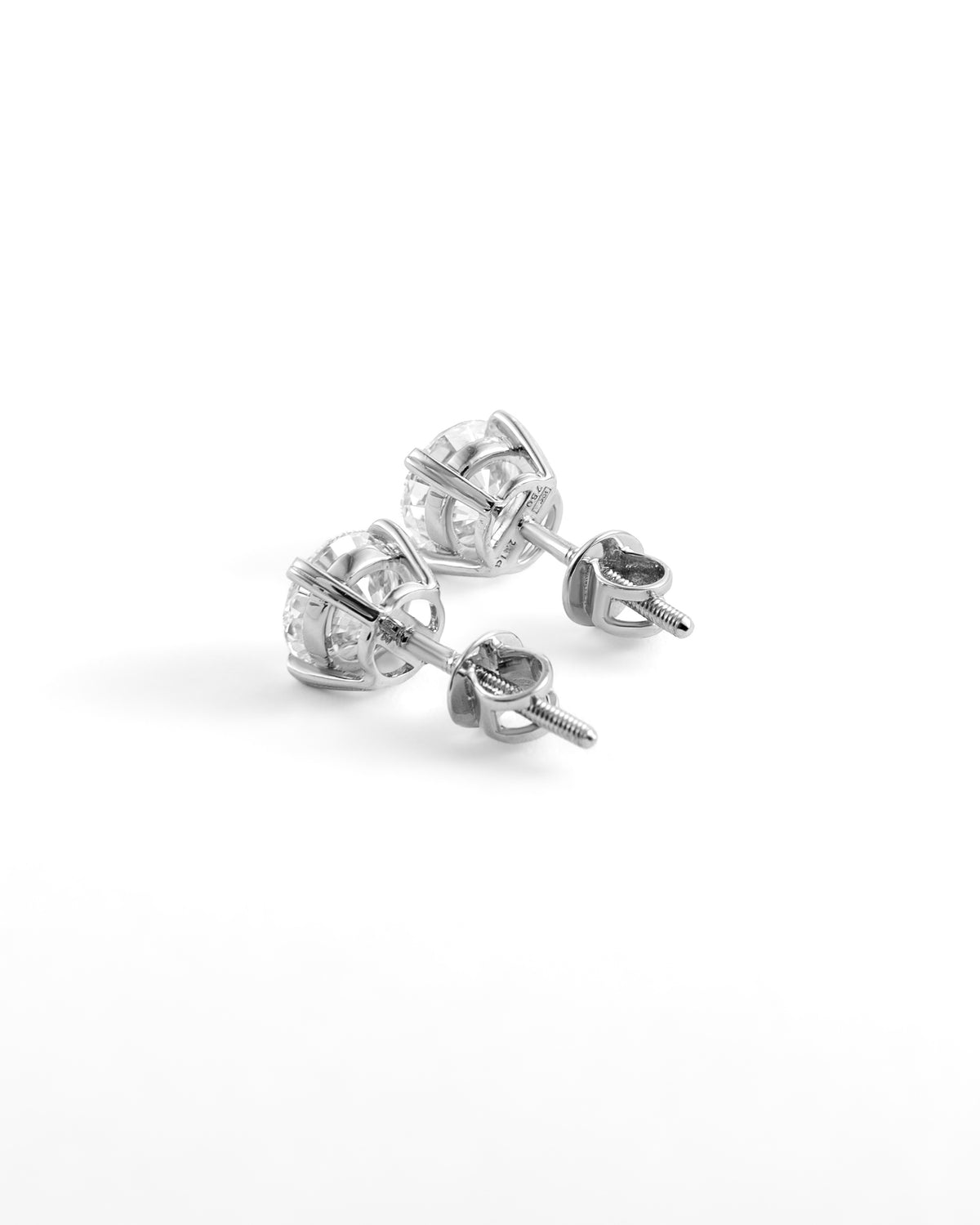 Timeless Round Brilliant Lab-Grown Diamond Stud Earrings