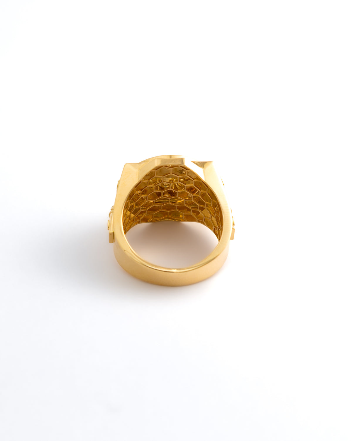 Chicago Bulls Motif Signet Ring in 18K Yellow Gold
