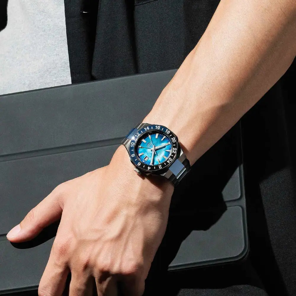 Citizen Series 8 880 GMT 