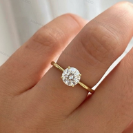 18K Gold Round Brilliant Exquisite Diamond Band