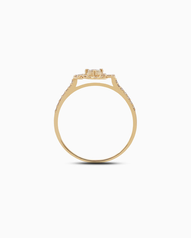 18K Gold Round Brilliant Diamond Charming Solitaire Ring