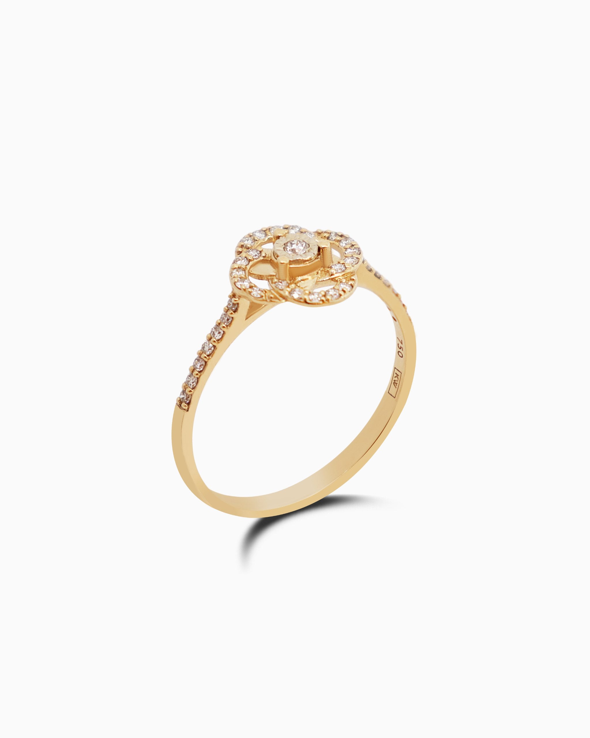 18K Gold Round Brilliant Diamond Charming Solitaire Ring