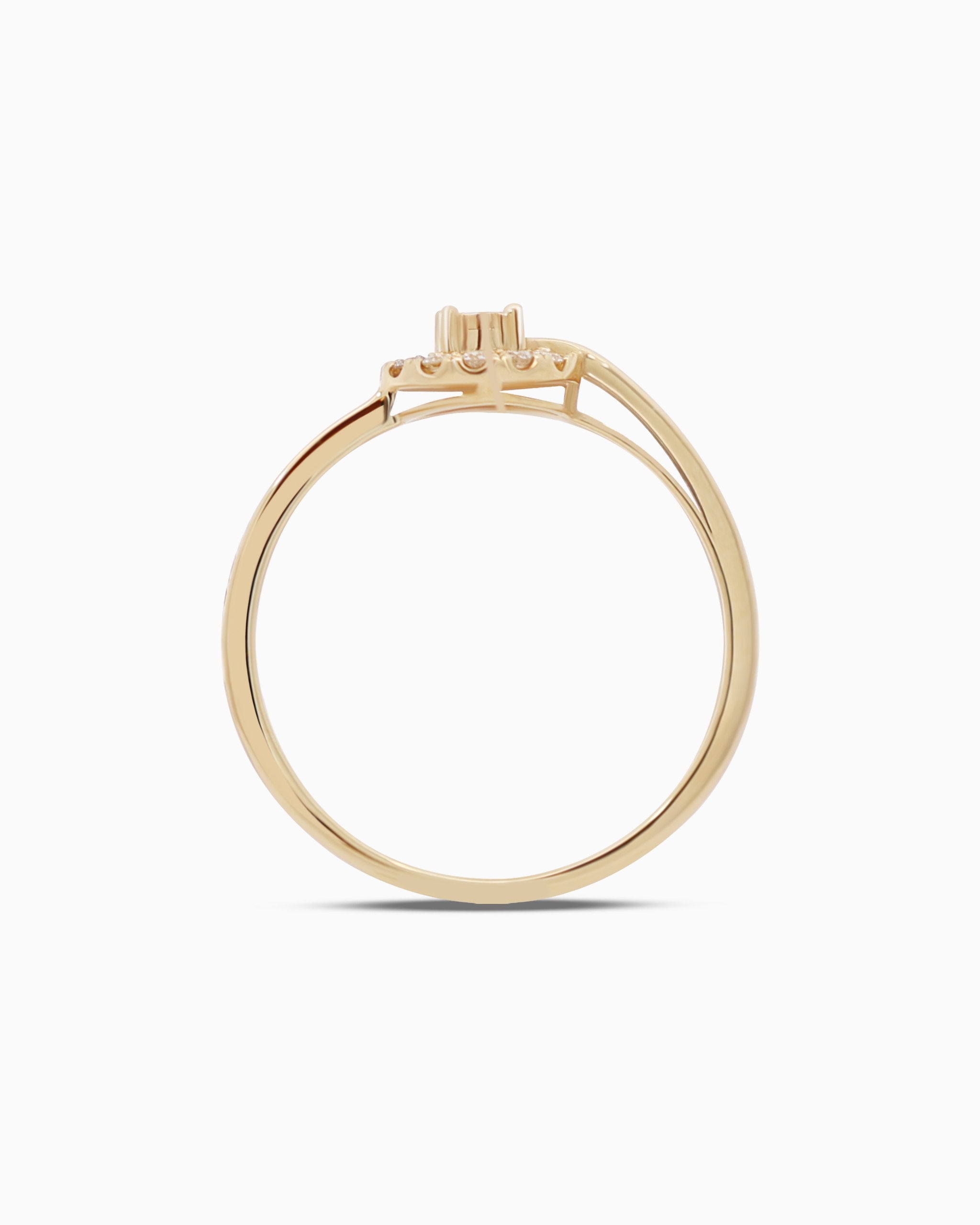 18K Gold Round Brilliant Diamond Delicate Solitaire Ring