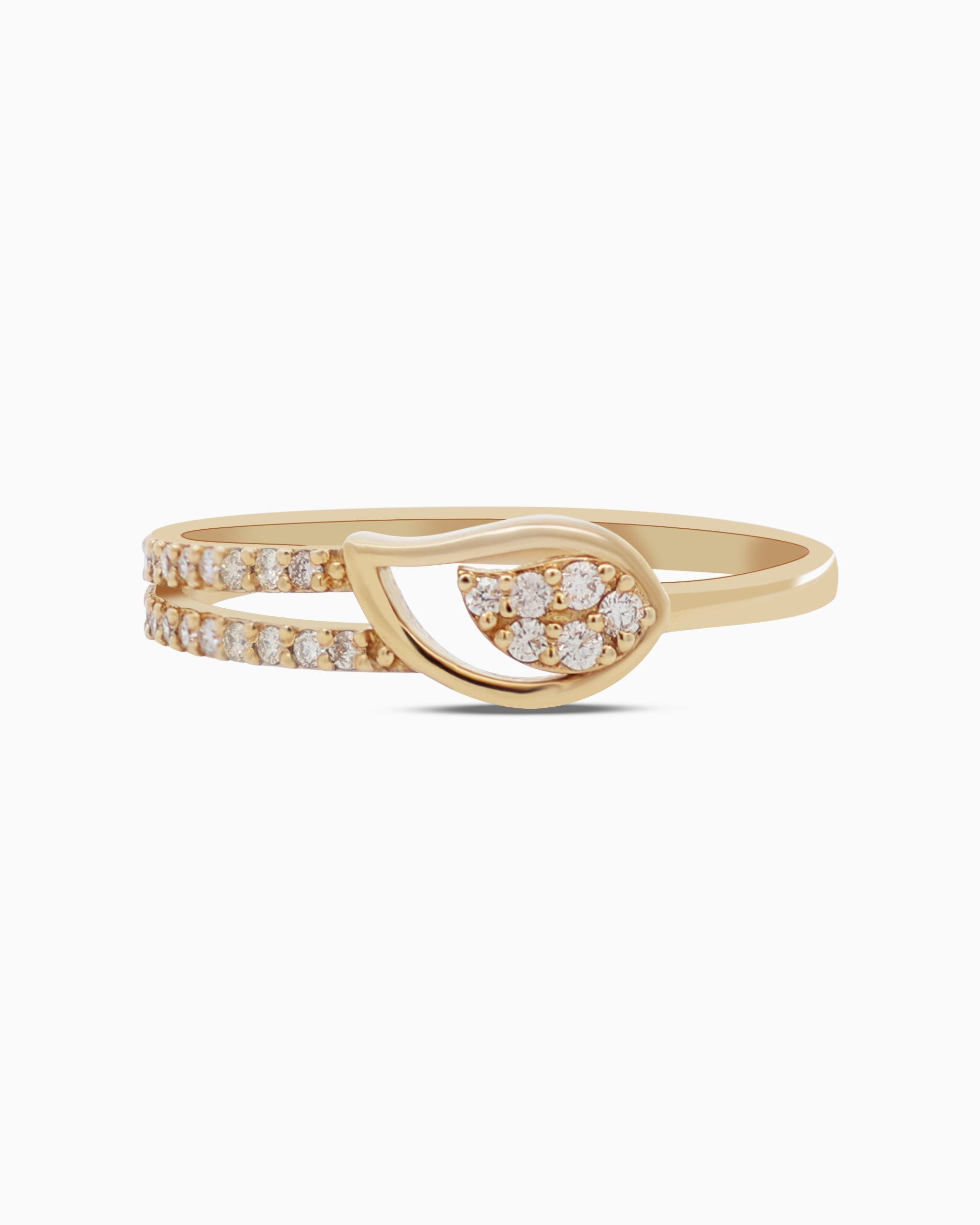 18K Gold Round Brilliant Diamond Timeless Solitaire Ring