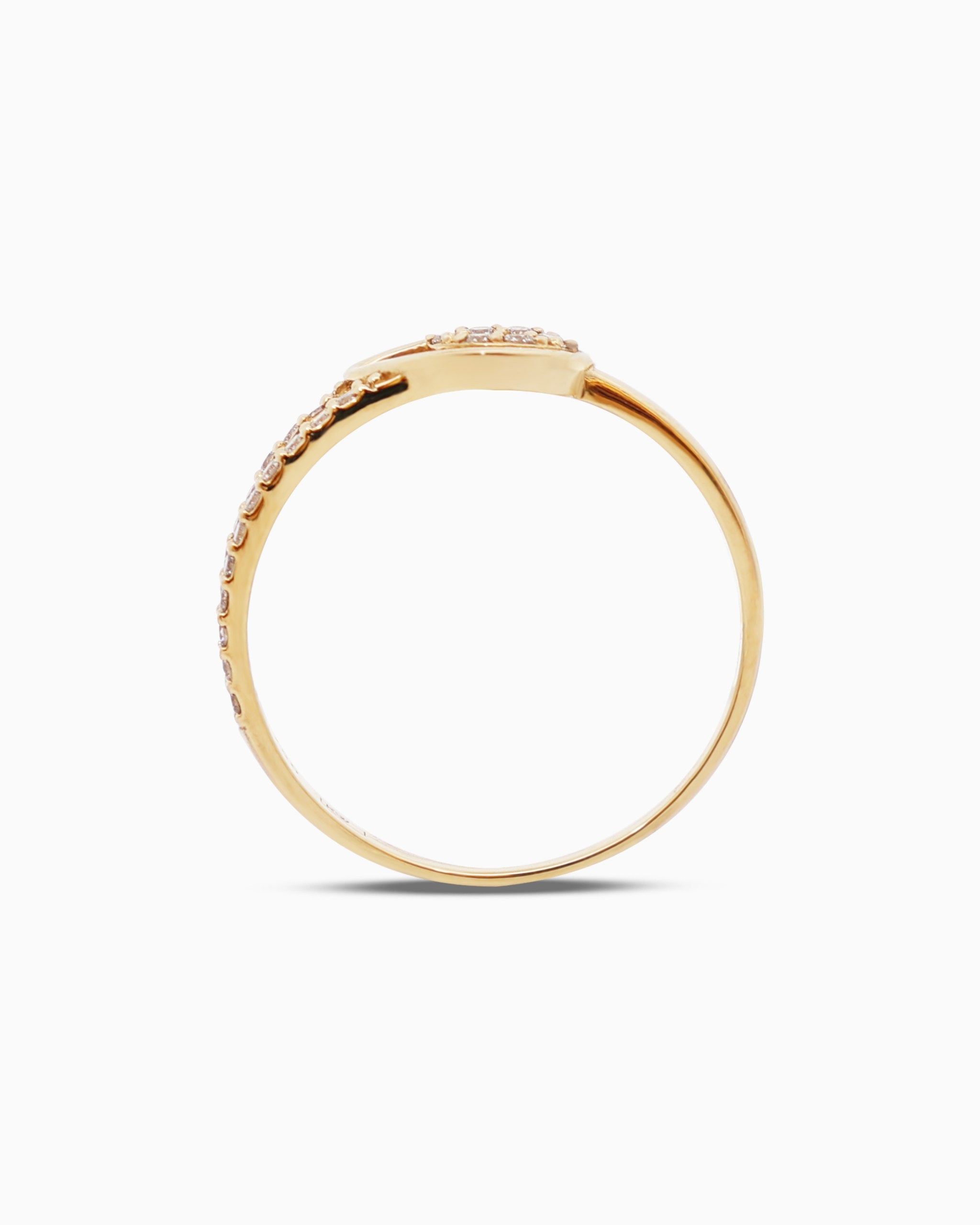 18K Gold Round Brilliant Diamond Timeless Solitaire Ring