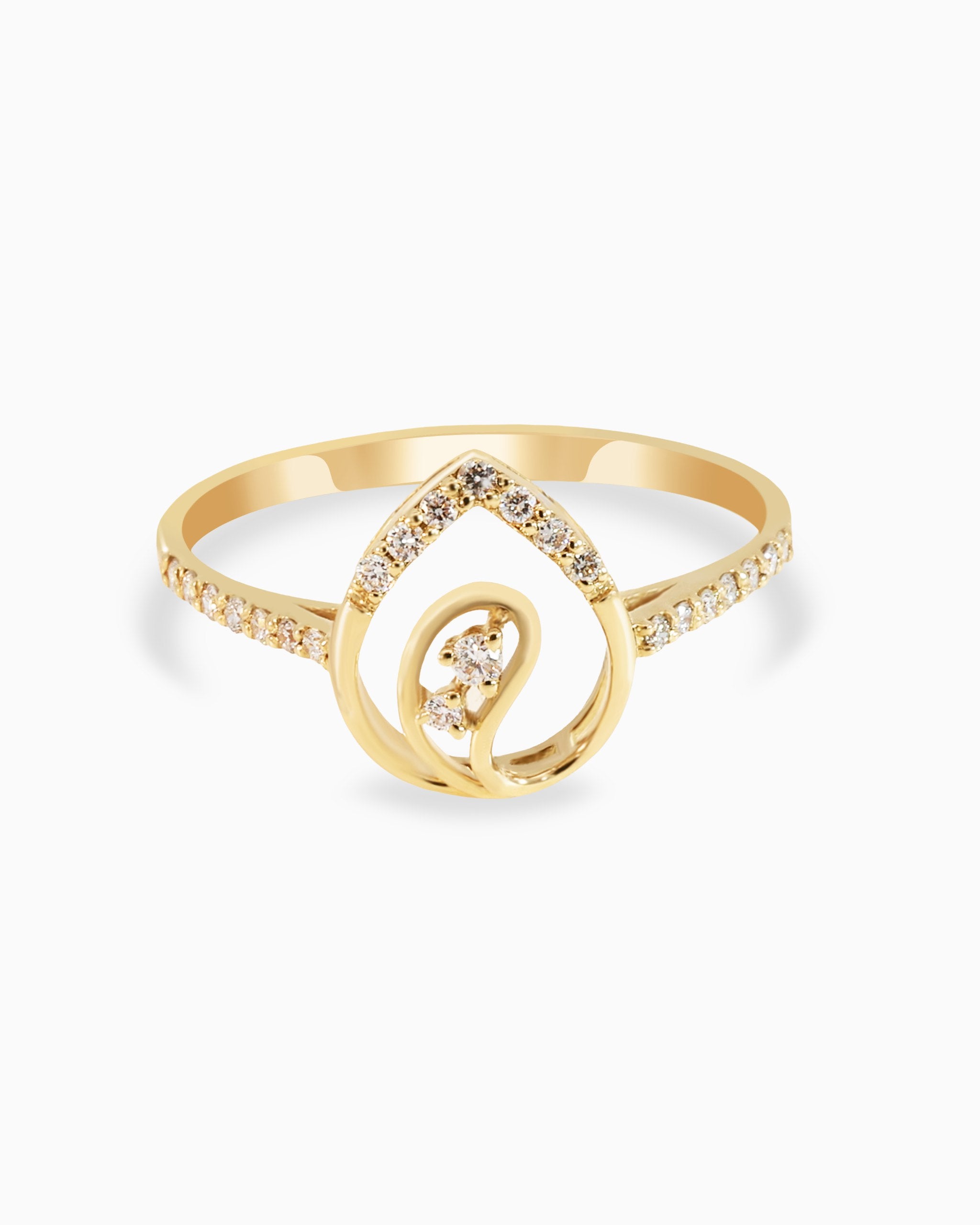 18K Gold Round Brilliant Diamond Elegant Solitaire Ring