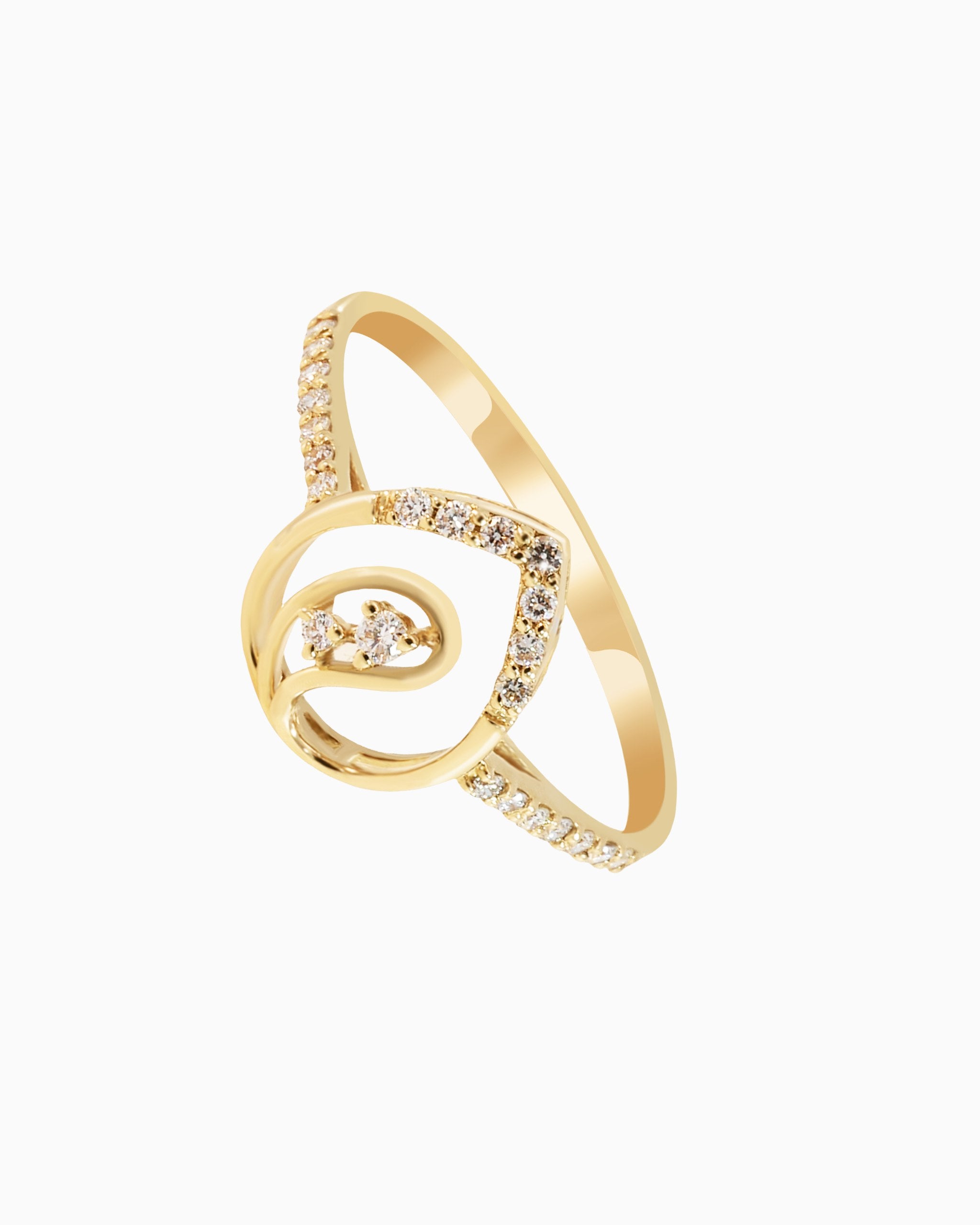 18K Gold Round Brilliant Diamond Elegant Solitaire Ring