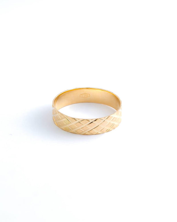 Geometric 18K Yellow Gold Band Ring with Diamond-Cut Finish