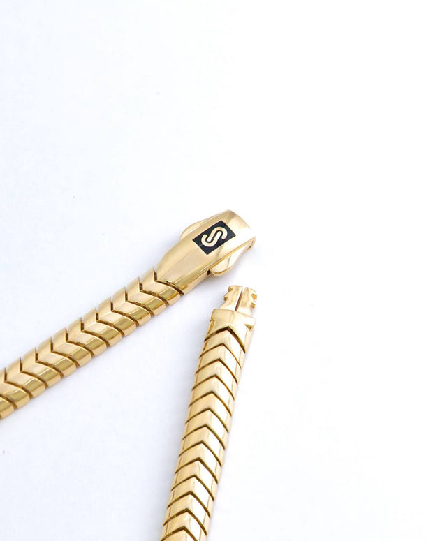 Articulated Chevron Link Choker Bracelet in Yellow Gold